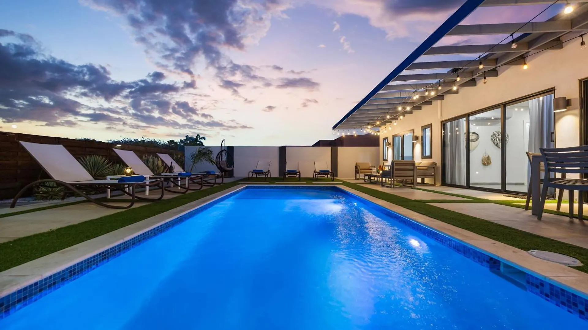 3Br - 1 Min To Beach, Pool, Bbq, Prime Location Palm Beach Aruba