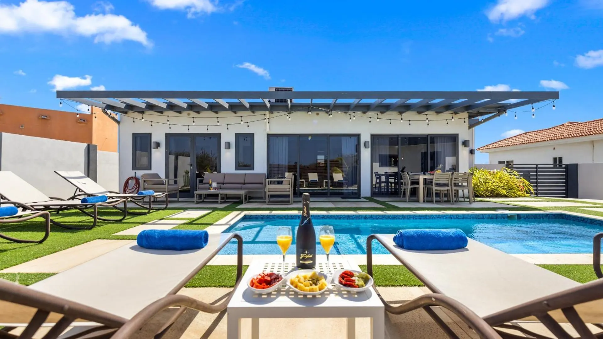 Villa 3Br - 1 Min To Beach, Pool, Bbq, Prime Location Palm Beach