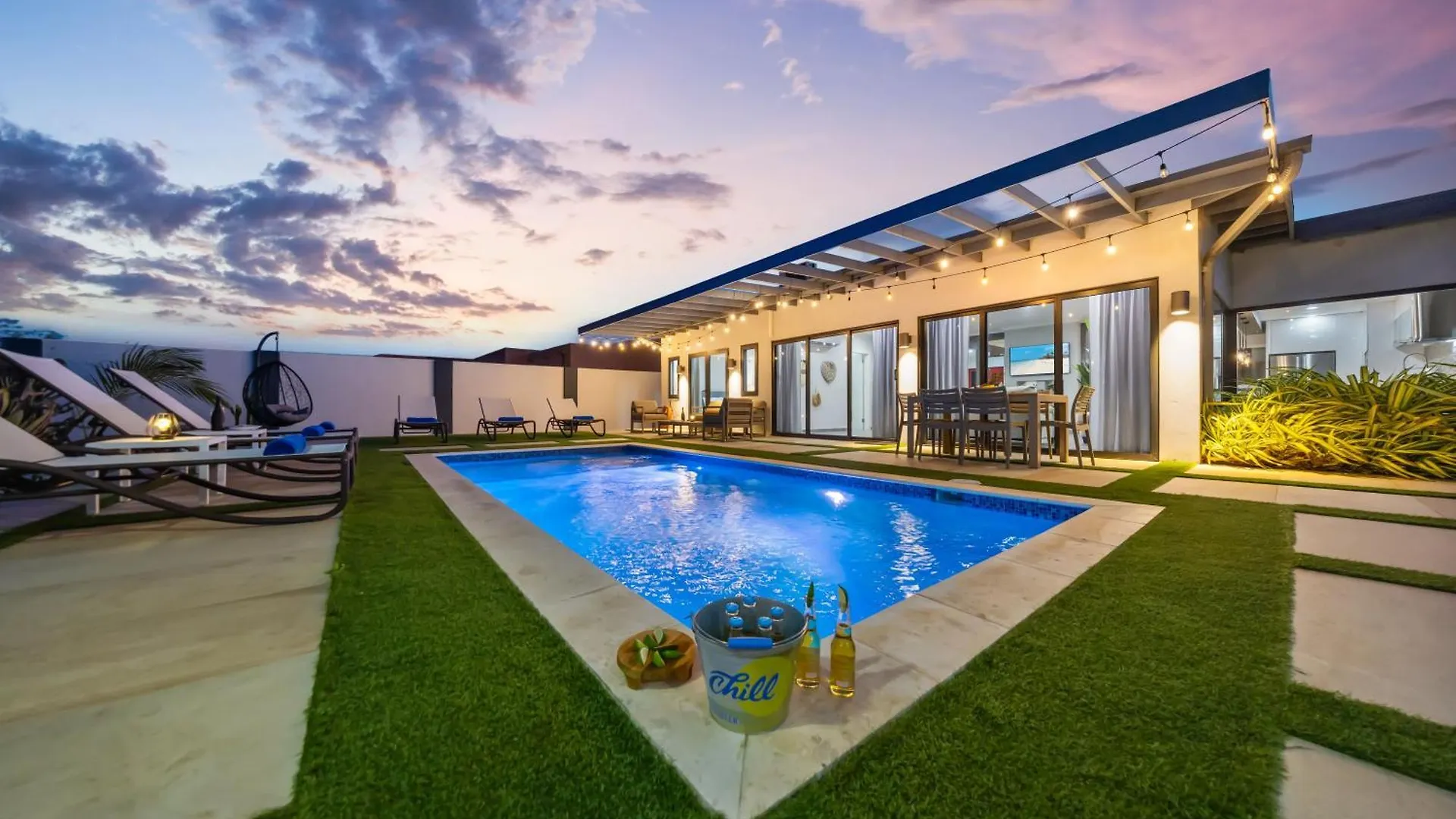 3Br - 1 Min To Beach, Pool, Bbq, Prime Location パームビーチ ヴィラ