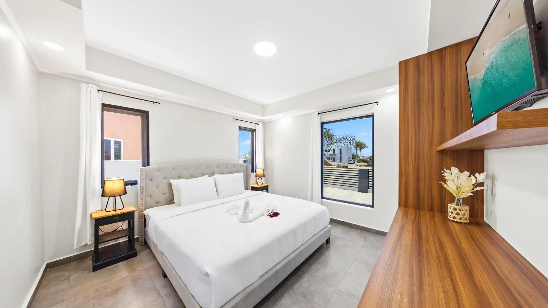 3Br - 1 Min To Beach, Pool, Bbq, Prime Location パームビーチ ヴィラ